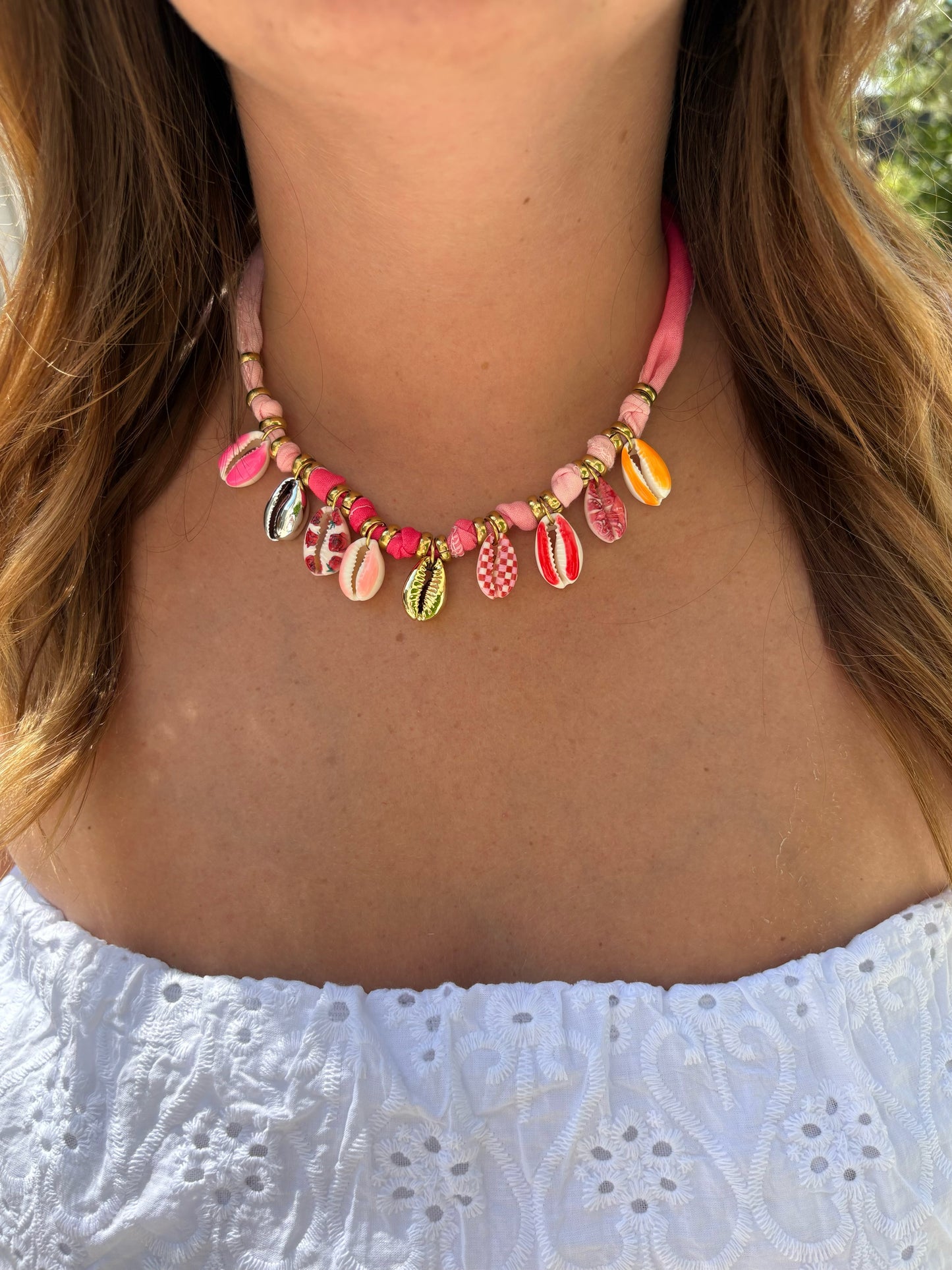 Collier coquillage fucshia